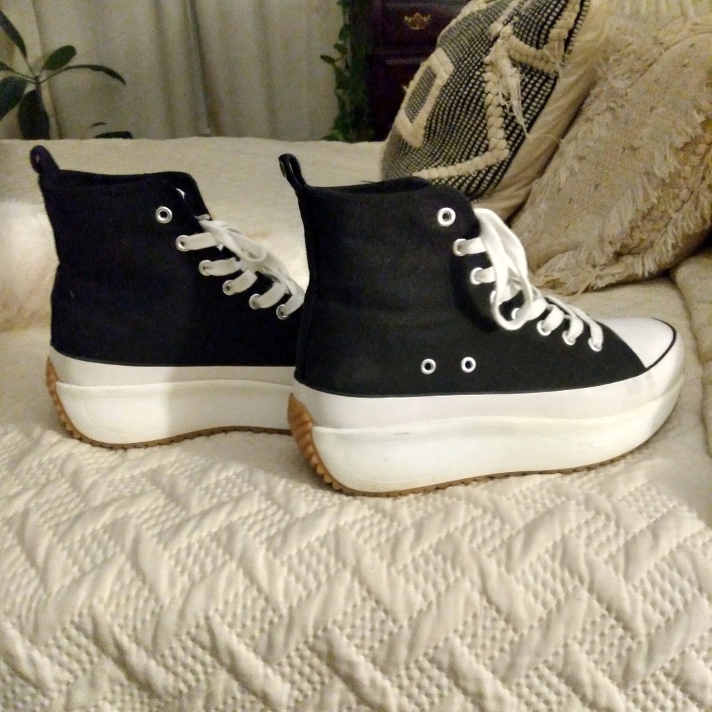 Euc platform sneakers
